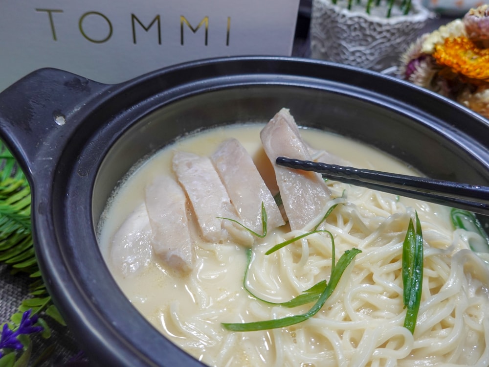 美食分享|TOMMI湯米 雞白湯拉麵》老協珍經典推出!雞大骨、豬腩排、洋蔥慢熬,濃厚湯頭美味升級,帶勁拉麵,日本風味原汁呈現。 - 第15張圖