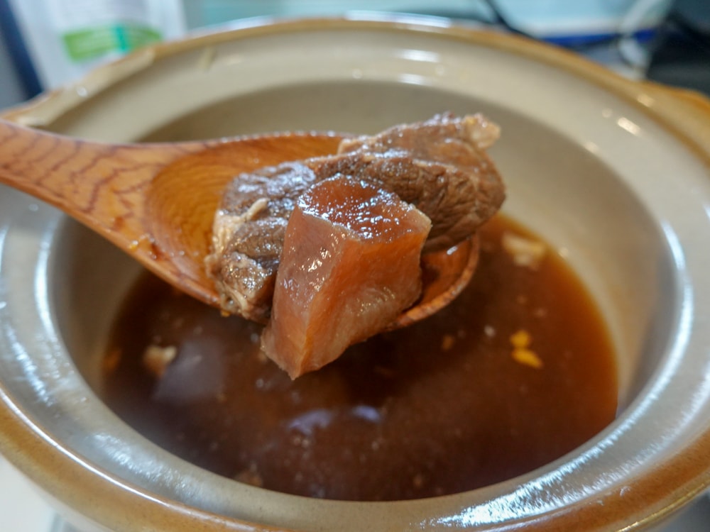 美食分享|煮匙人紅燒牛肉麵》即時料理包推薦!五星飯店主廚親手製作,黃金調配獨門秘方,湯濃麵Q肉大塊,附贈酸菜美味更升級! - 第6張圖 煮匙人紅燒牛肉麵
