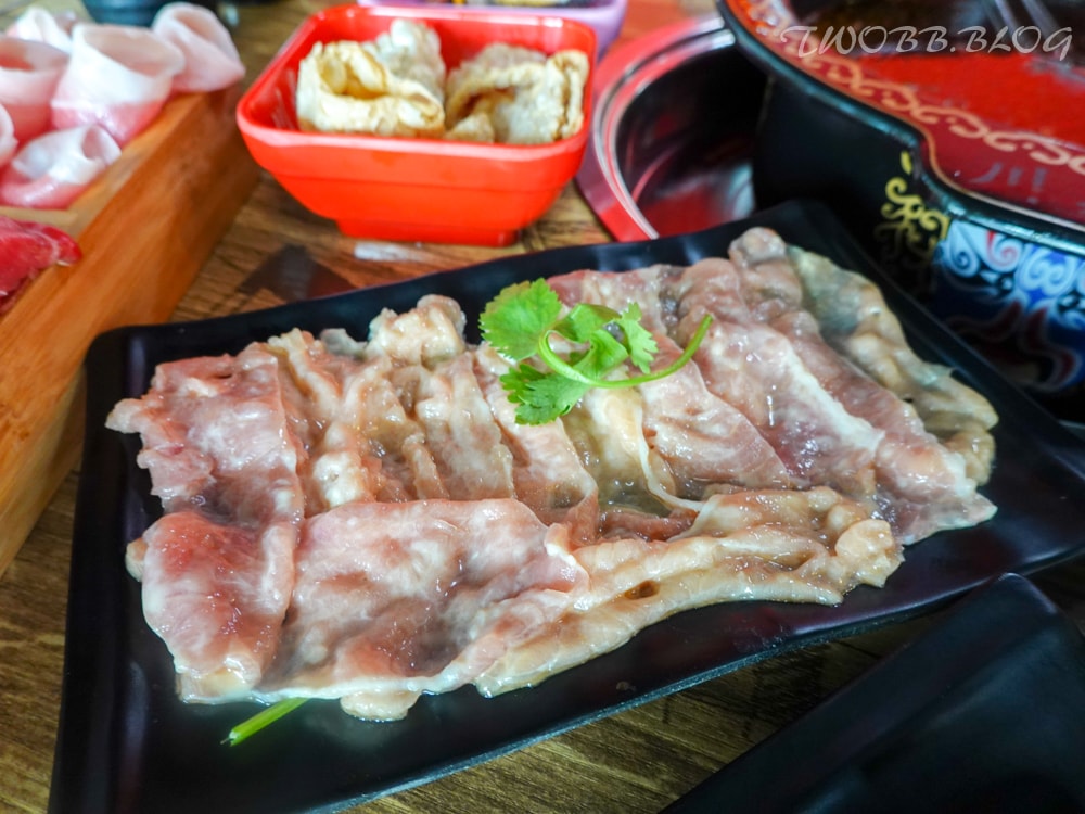 (暫停營業)桃園美食|川鼎紅麻辣鴛鴦串串香-楊梅火鍋推薦!富岡老街超平價10元串串,鄰近中國科技大學及楊梅富岡車站,講究的麻辣湯底及嚴選食材,一吃成主顧! - 第42張圖