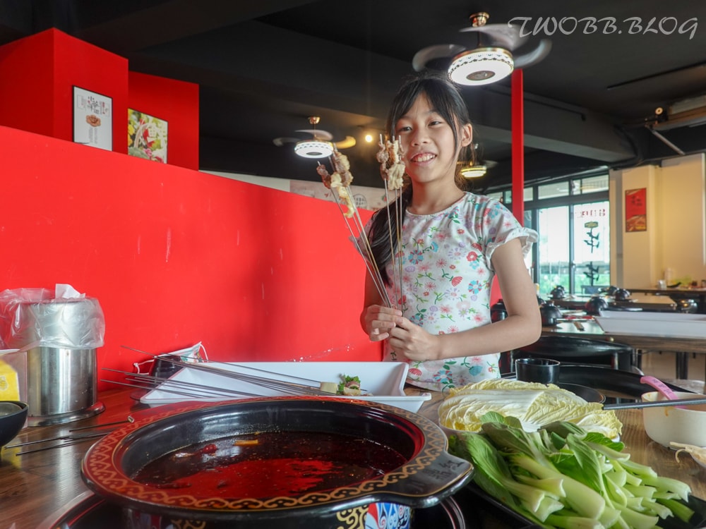 (暫停營業)桃園美食|川鼎紅麻辣鴛鴦串串香-楊梅火鍋推薦!富岡老街超平價10元串串,鄰近中國科技大學及楊梅富岡車站,講究的麻辣湯底及嚴選食材,一吃成主顧! - 第46張圖