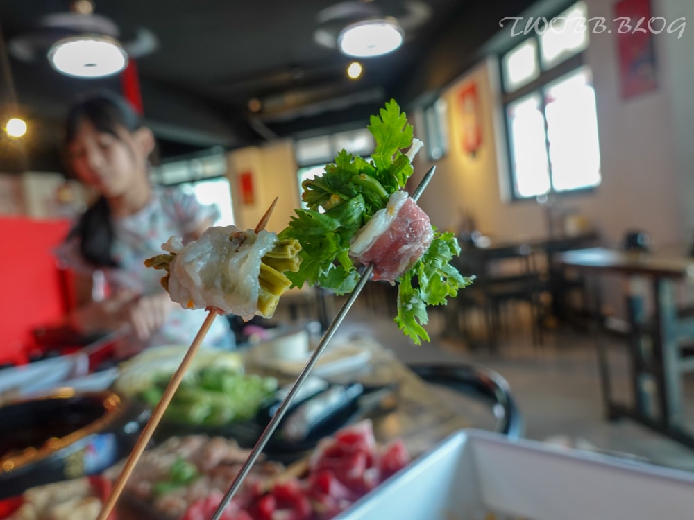 (暫停營業)桃園美食|川鼎紅麻辣鴛鴦串串香-楊梅火鍋推薦!富岡老街超平價10元串串,鄰近中國科技大學及楊梅富岡車站,講究的麻辣湯底及嚴選食材,一吃成主顧! - 第37張圖