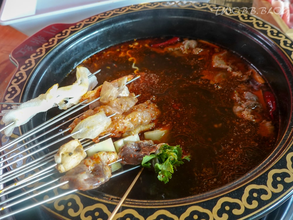 (暫停營業)桃園美食|川鼎紅麻辣鴛鴦串串香-楊梅火鍋推薦!富岡老街超平價10元串串,鄰近中國科技大學及楊梅富岡車站,講究的麻辣湯底及嚴選食材,一吃成主顧! - 第48張圖