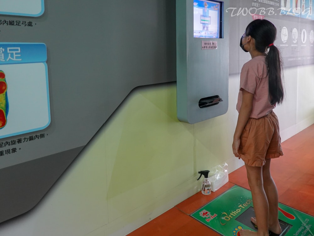 宜蘭景點|台灣足鞋健康知識館(腳丫故事館)》全台首創以腳為主題的觀光工廠,參觀還可免費精密測量腳丫健康狀況、親子DIY體驗及吸收足部保健專業知識。 - 第13張圖