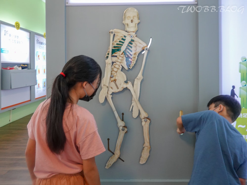 宜蘭景點|台灣足鞋健康知識館(腳丫故事館)》全台首創以腳為主題的觀光工廠,參觀還可免費精密測量腳丫健康狀況、親子DIY體驗及吸收足部保健專業知識。 - 第21張圖