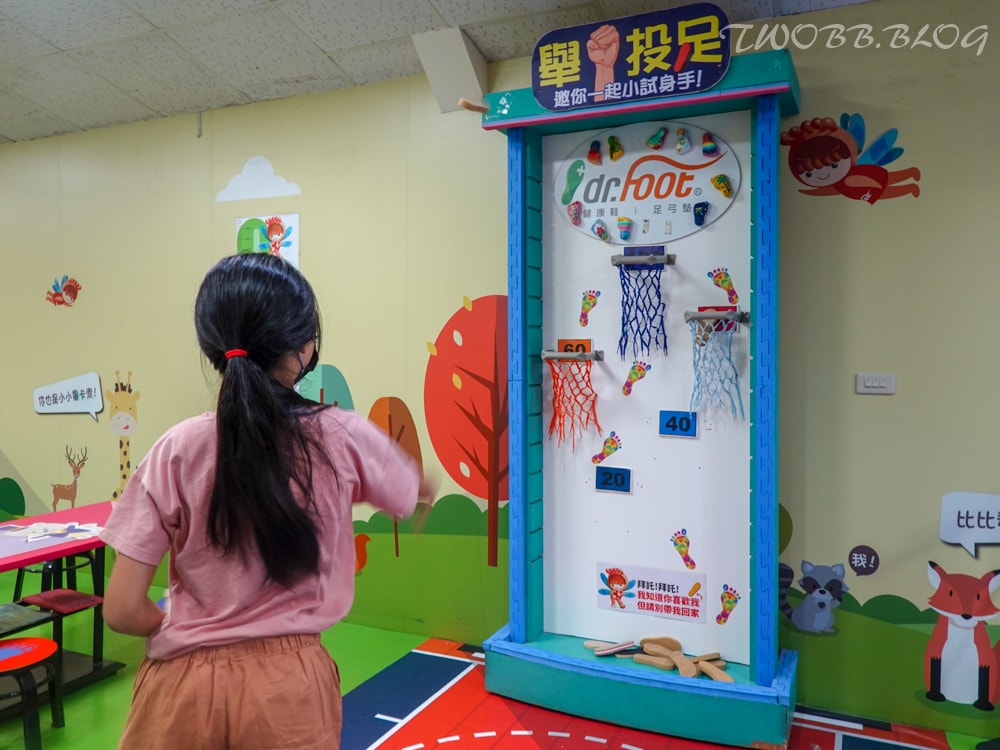 宜蘭景點|台灣足鞋健康知識館(腳丫故事館)》全台首創以腳為主題的觀光工廠,參觀還可免費精密測量腳丫健康狀況、親子DIY體驗及吸收足部保健專業知識。 - 第40張圖