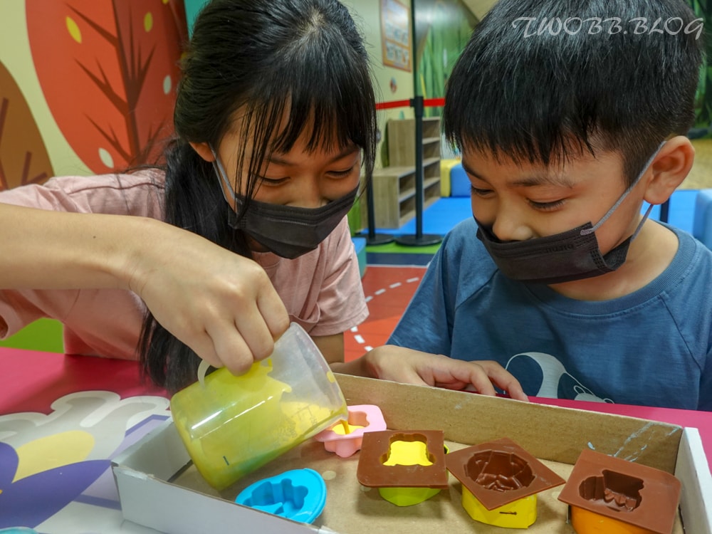 宜蘭景點|台灣足鞋健康知識館(腳丫故事館)》全台首創以腳為主題的觀光工廠,參觀還可免費精密測量腳丫健康狀況、親子DIY體驗及吸收足部保健專業知識。 - 第45張圖