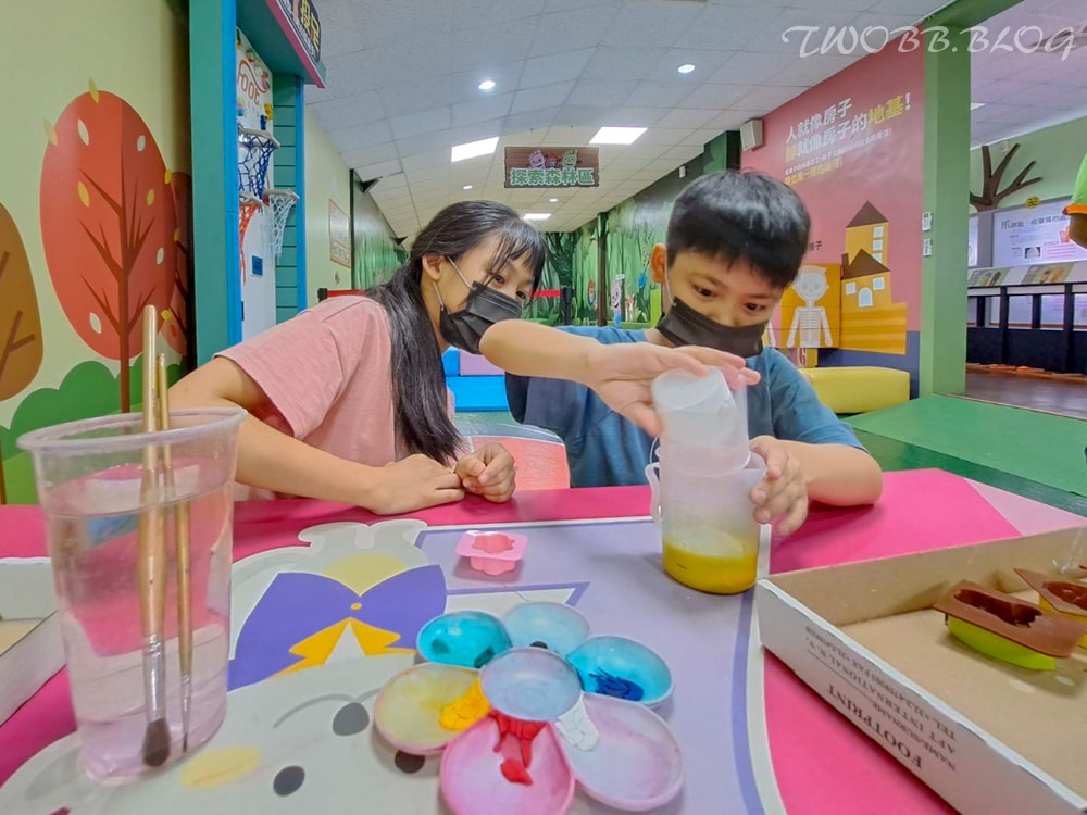 宜蘭景點|台灣足鞋健康知識館(腳丫故事館)》全台首創以腳為主題的觀光工廠,參觀還可免費精密測量腳丫健康狀況、親子DIY體驗及吸收足部保健專業知識。 - 第43張圖