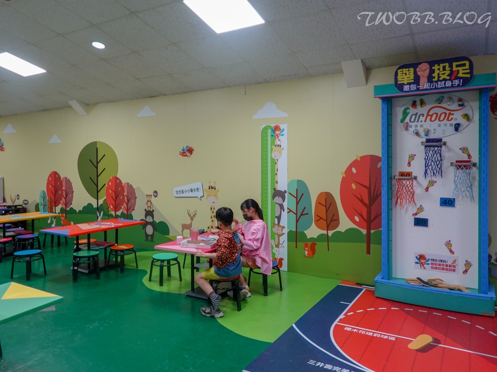 宜蘭景點|台灣足鞋健康知識館(腳丫故事館)》全台首創以腳為主題的觀光工廠,參觀還可免費精密測量腳丫健康狀況、親子DIY體驗及吸收足部保健專業知識。 - 第42張圖 台灣足鞋健康知識館腳丫故事館-80
