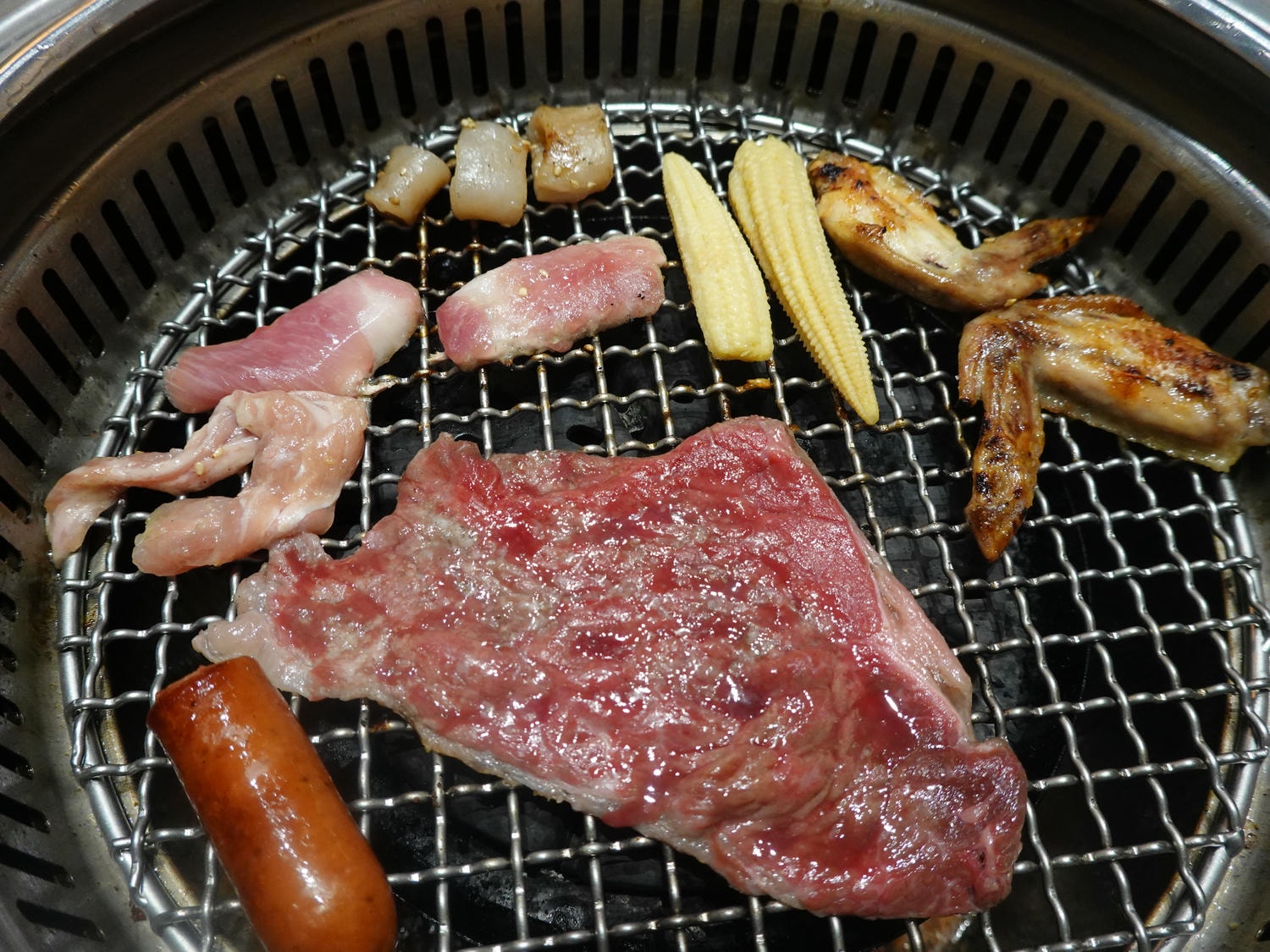 (已停業)宜蘭美食|本格和牛燒肉放題(宜蘭爾本店)》宜蘭燒肉推薦再一發!大啖高檔和牛、海鮮吃到飽,還有霸氣鍋物及超彭派自助吧,真的讓你吃到飽! - 第55張圖