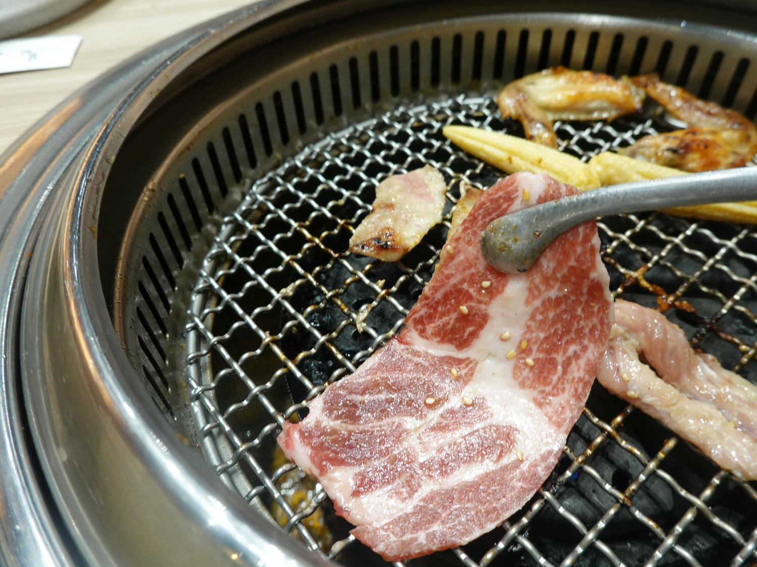 (已停業)宜蘭美食|本格和牛燒肉放題(宜蘭爾本店)》宜蘭燒肉推薦再一發!大啖高檔和牛、海鮮吃到飽,還有霸氣鍋物及超彭派自助吧,真的讓你吃到飽! - 第59張圖