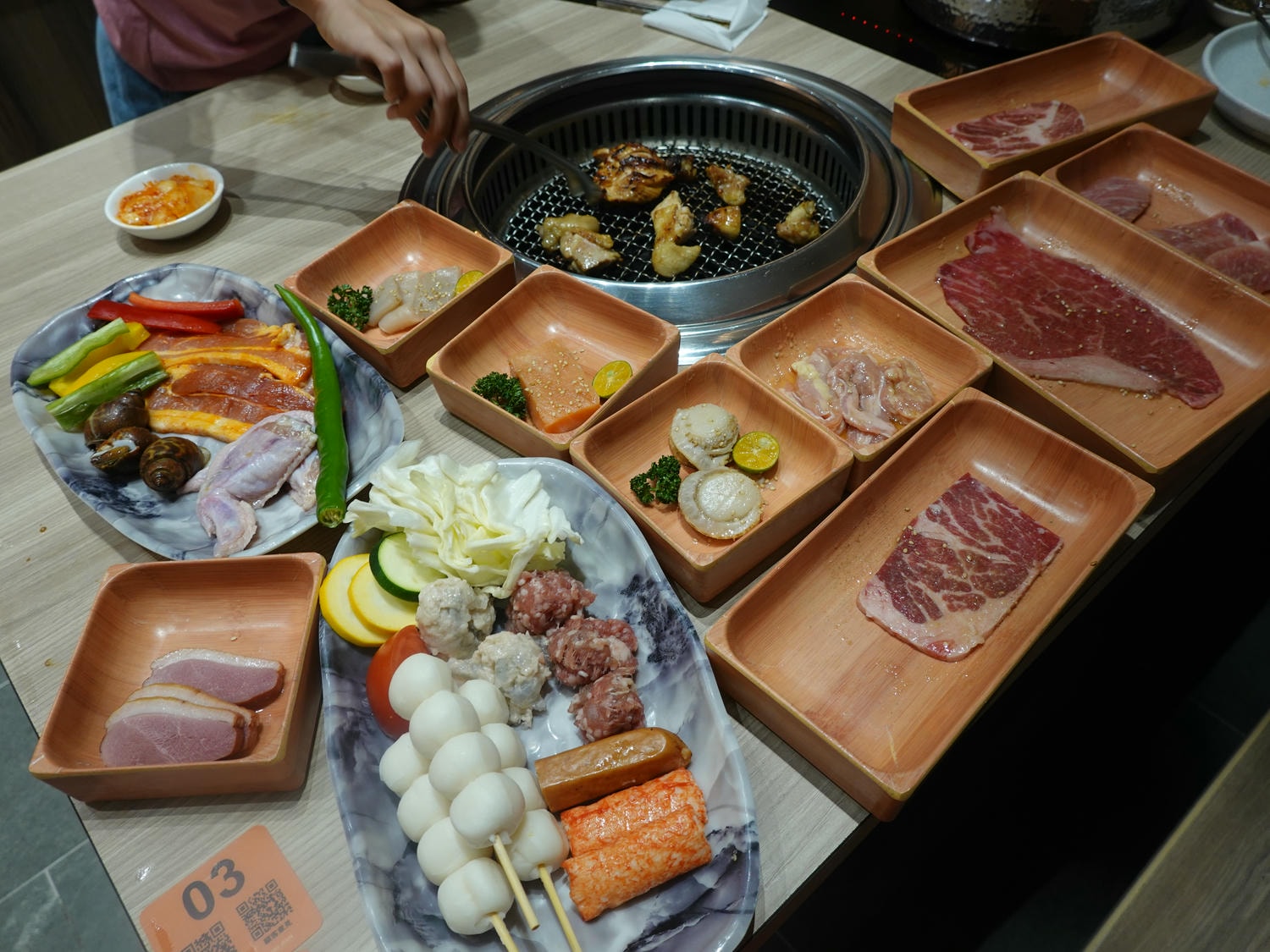 (已停業)宜蘭美食|本格和牛燒肉放題(宜蘭爾本店)》宜蘭燒肉推薦再一發!大啖高檔和牛、海鮮吃到飽,還有霸氣鍋物及超彭派自助吧,真的讓你吃到飽! - 第75張圖