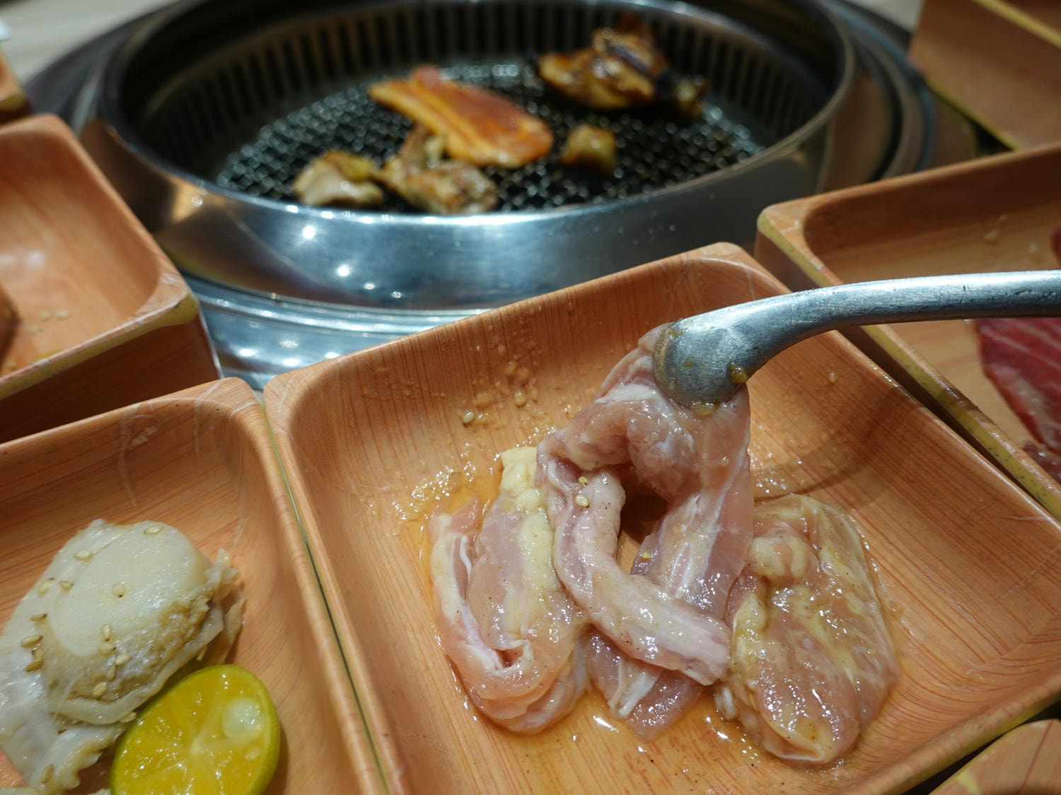 (已停業)宜蘭美食|本格和牛燒肉放題(宜蘭爾本店)》宜蘭燒肉推薦再一發!大啖高檔和牛、海鮮吃到飽,還有霸氣鍋物及超彭派自助吧,真的讓你吃到飽! - 第63張圖