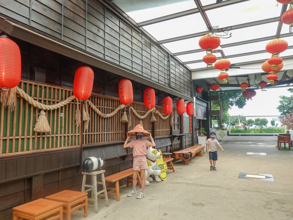 南投景點|茶二指故事館》造訪茶田、好拍造景及手做香包,沙坑,還有吸睛彩色水管屋。 - 第33張圖