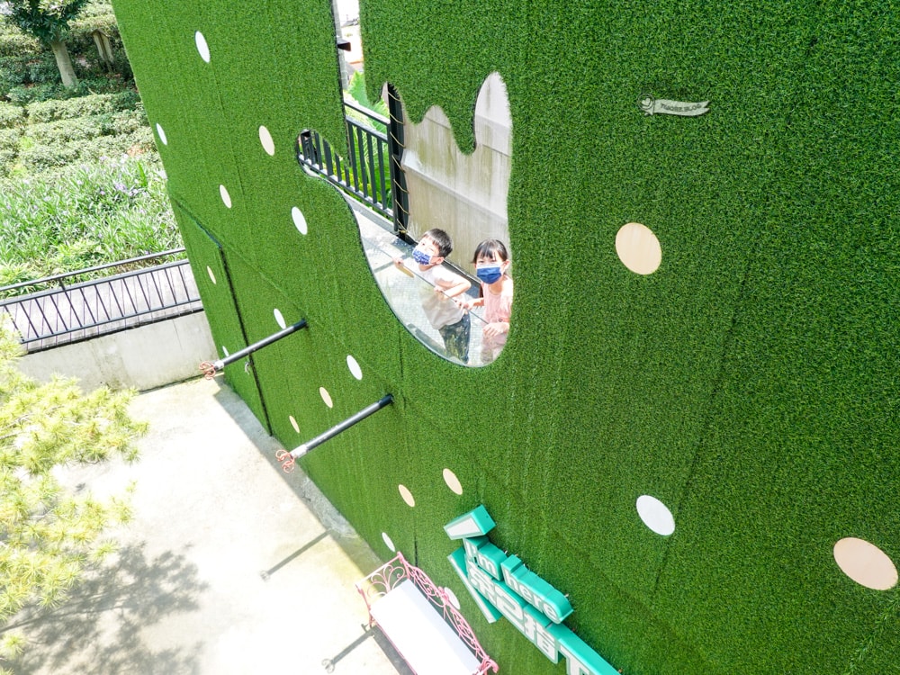 南投景點|茶二指故事館》造訪茶田、好拍造景及手做香包,沙坑,還有吸睛彩色水管屋。 - 第21張圖