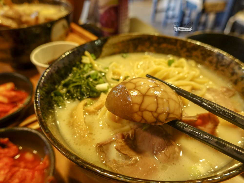 南投景點|茶二指故事館》造訪茶田、好拍造景及手做香包,沙坑,還有吸睛彩色水管屋。 - 第49張圖
