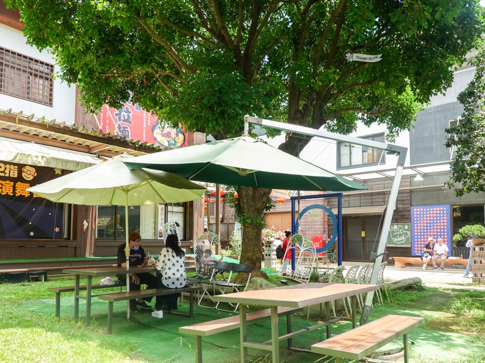 南投景點|茶二指故事館》造訪茶田、好拍造景及手做香包,沙坑,還有吸睛彩色水管屋。 - 第53張圖