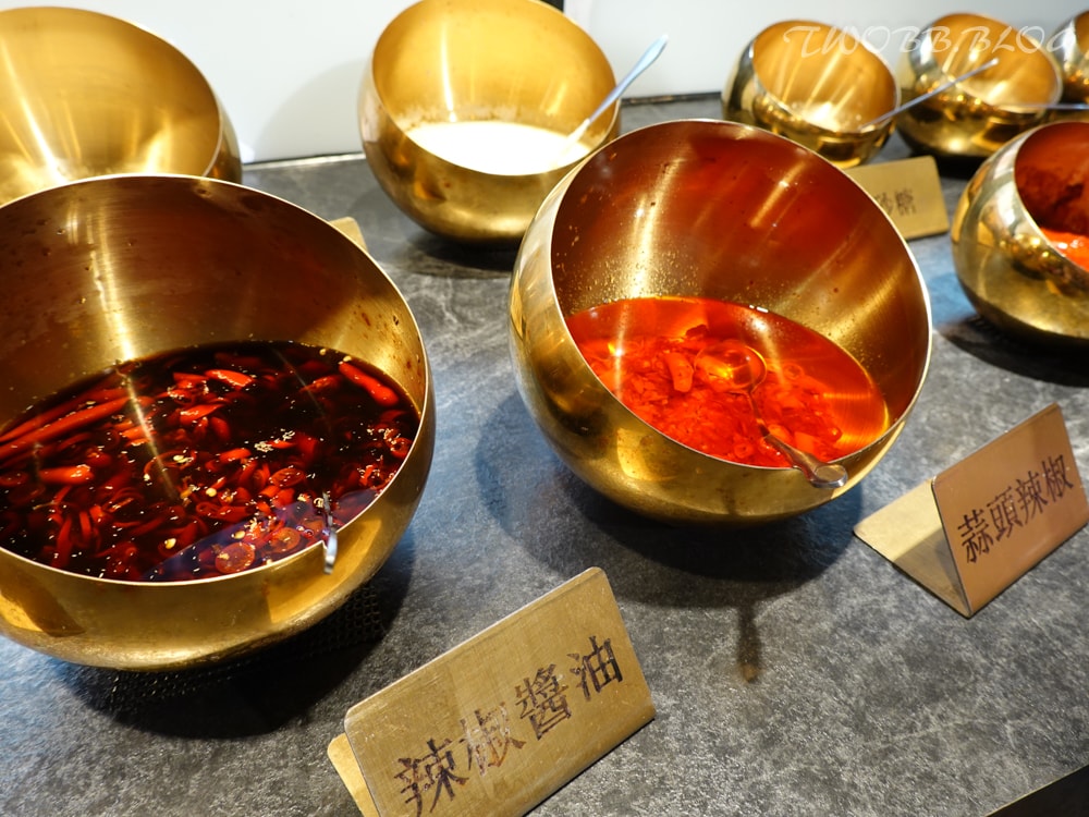 桃園美食|上官木桶鍋( 中壢店)》中原夜市火鍋推薦!激推麻辣牛奶鍋,軟嫩A5和牛,還有大份量肉品讓你吃飽飽。 - 第21張圖