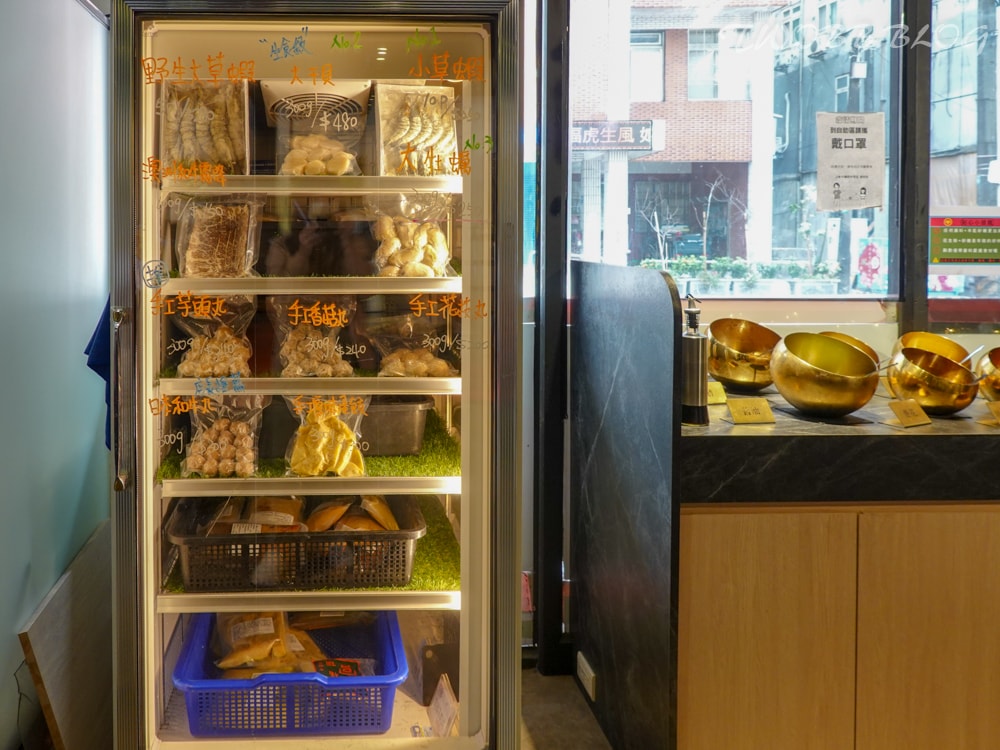 桃園美食|上官木桶鍋( 中壢店)》中原夜市火鍋推薦!激推麻辣牛奶鍋,軟嫩A5和牛,還有大份量肉品讓你吃飽飽。 - 第24張圖