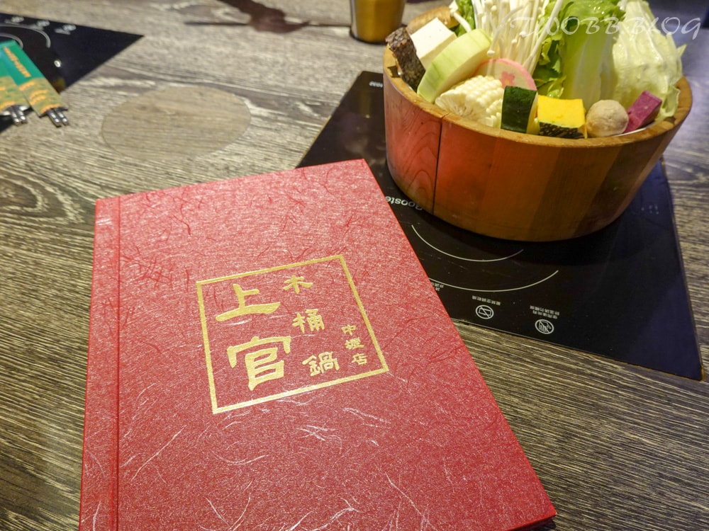 桃園美食|上官木桶鍋( 中壢店)》中原夜市火鍋推薦!激推麻辣牛奶鍋,軟嫩A5和牛,還有大份量肉品讓你吃飽飽。 - 第9張圖 上官木桶鍋