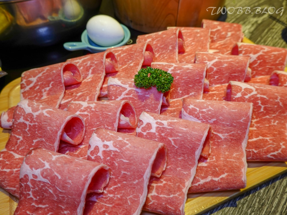 桃園美食|上官木桶鍋( 中壢店)》中原夜市火鍋推薦!激推麻辣牛奶鍋,軟嫩A5和牛,還有大份量肉品讓你吃飽飽。 - 第28張圖