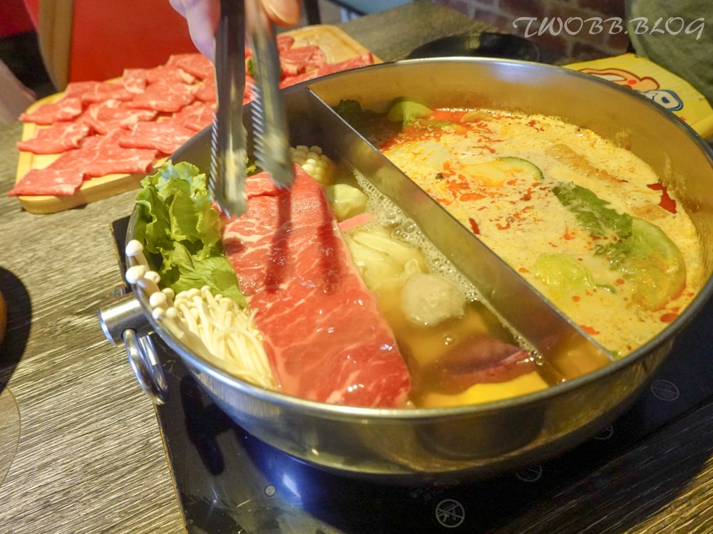 桃園美食|上官木桶鍋( 中壢店)》中原夜市火鍋推薦!激推麻辣牛奶鍋,軟嫩A5和牛,還有大份量肉品讓你吃飽飽。 - 第34張圖