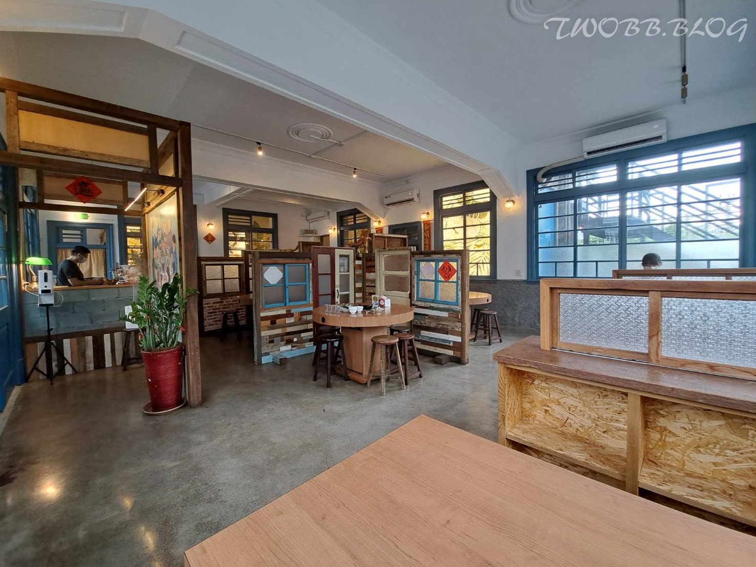 苗栗美食|貢鍋共鍋麻辣火鍋店》八十年歷史老洋宅改建!全台唯一客家麻辣火鍋店,客家小炒搖身變身鍋物,吃美味也吃回憶! - 第18張圖 貢鍋共鍋麻辣火鍋店