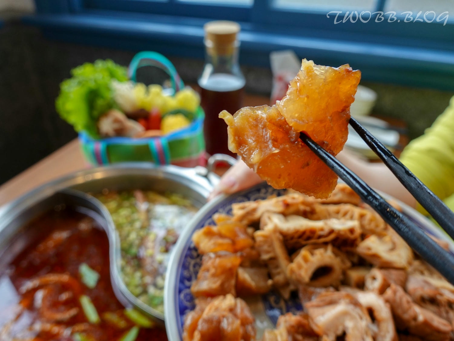 苗栗美食|貢鍋共鍋麻辣火鍋店》八十年歷史老洋宅改建!全台唯一客家麻辣火鍋店,客家小炒搖身變身鍋物,吃美味也吃回憶! - 第59張圖