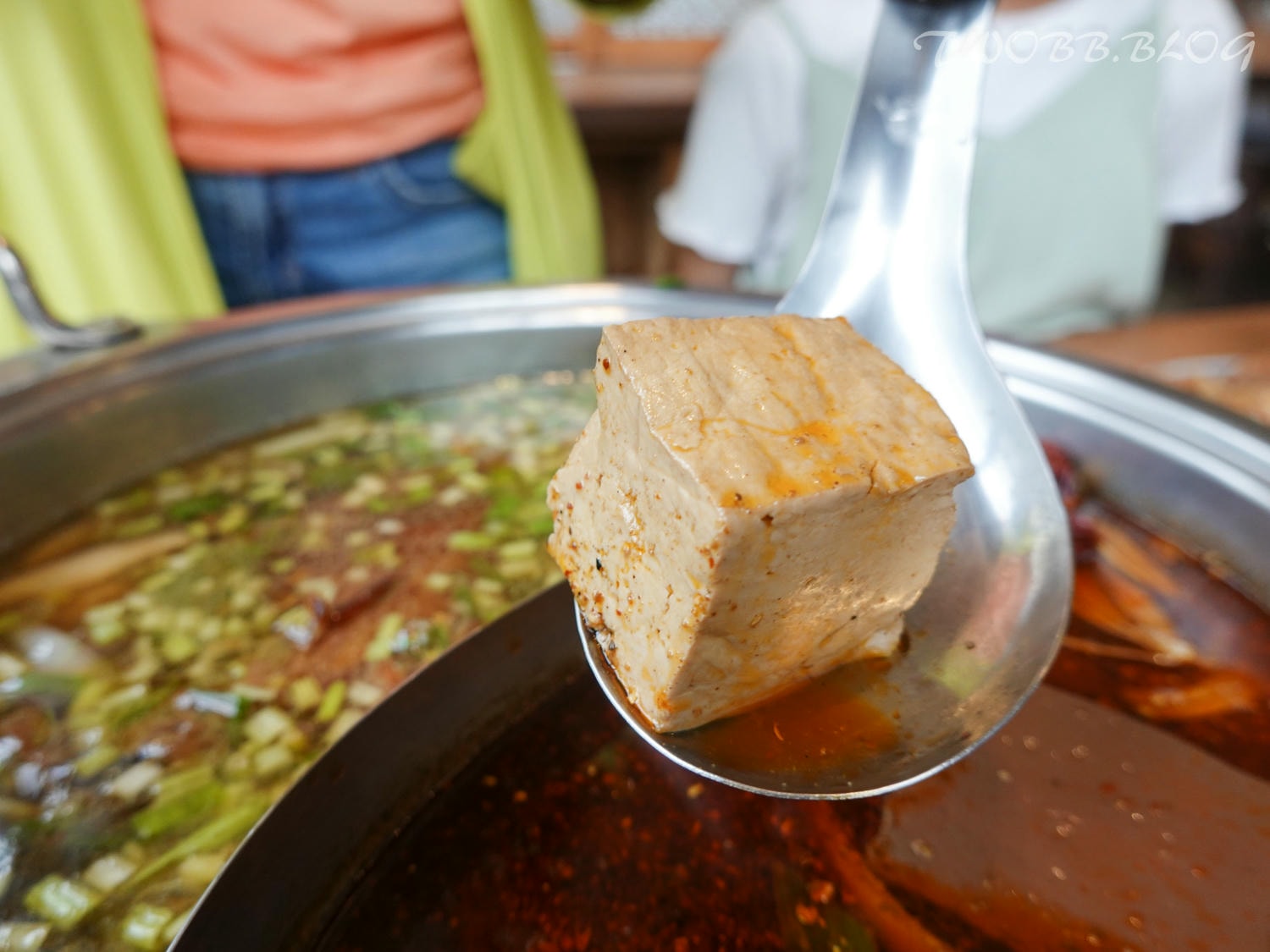 苗栗美食|貢鍋共鍋麻辣火鍋店》八十年歷史老洋宅改建!全台唯一客家麻辣火鍋店,客家小炒搖身變身鍋物,吃美味也吃回憶! - 第43張圖