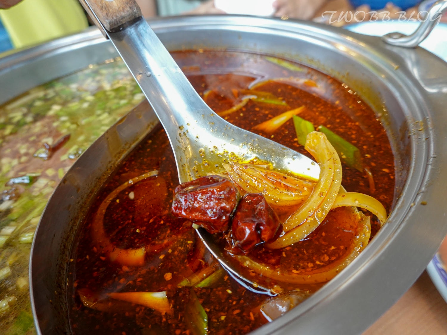 苗栗美食|貢鍋共鍋麻辣火鍋店》八十年歷史老洋宅改建!全台唯一客家麻辣火鍋店,客家小炒搖身變身鍋物,吃美味也吃回憶! - 第41張圖