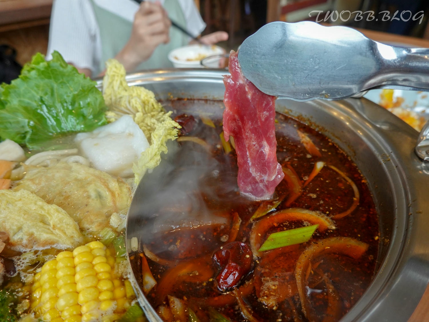 苗栗美食|貢鍋共鍋麻辣火鍋店》八十年歷史老洋宅改建!全台唯一客家麻辣火鍋店,客家小炒搖身變身鍋物,吃美味也吃回憶! - 第63張圖