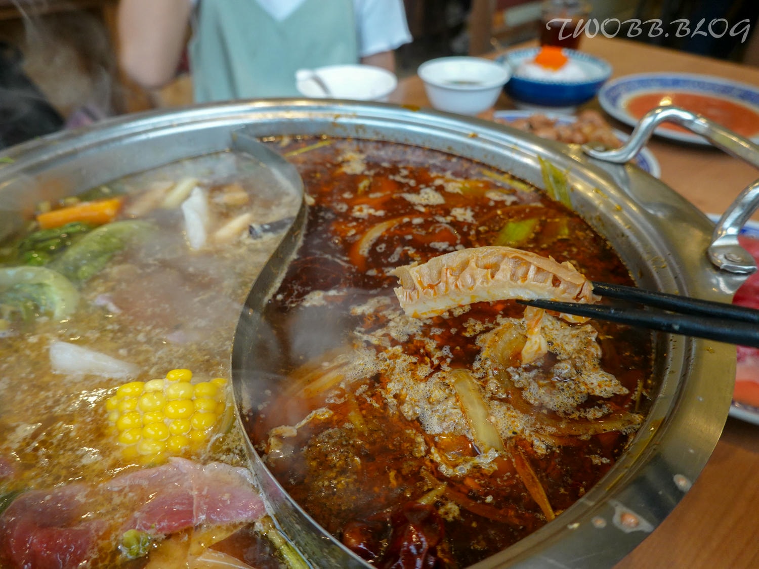 苗栗美食|貢鍋共鍋麻辣火鍋店》八十年歷史老洋宅改建!全台唯一客家麻辣火鍋店,客家小炒搖身變身鍋物,吃美味也吃回憶! - 第60張圖