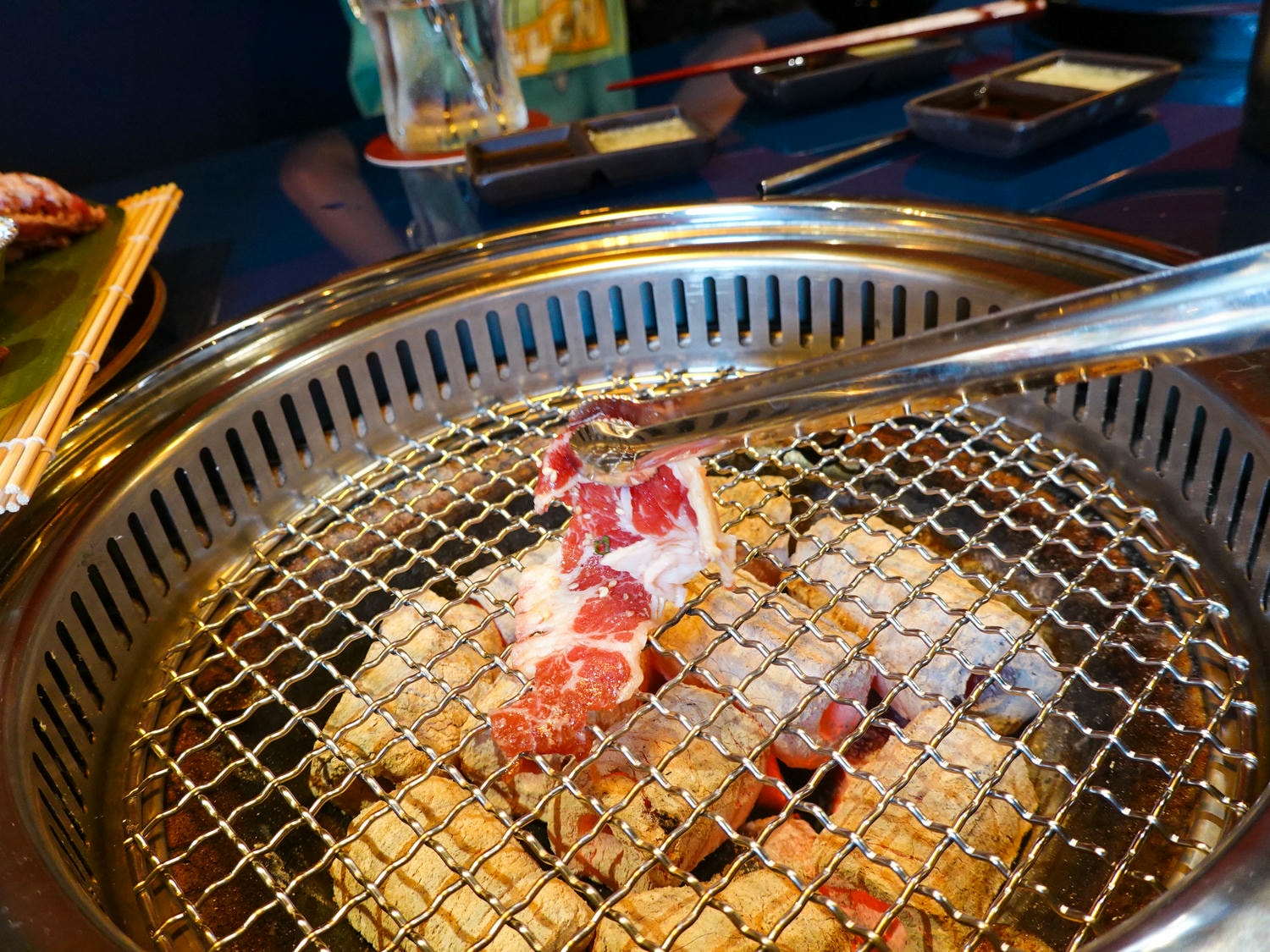 台中|298 Nikuya燒肉(復興店)》全新開幕!炭火直烤!台中最有靈魂的燒肉店開分店囉,鄰近台中車站及三井LalaPort,以音樂主題裝潢及獨立包廂。 - 第31張圖