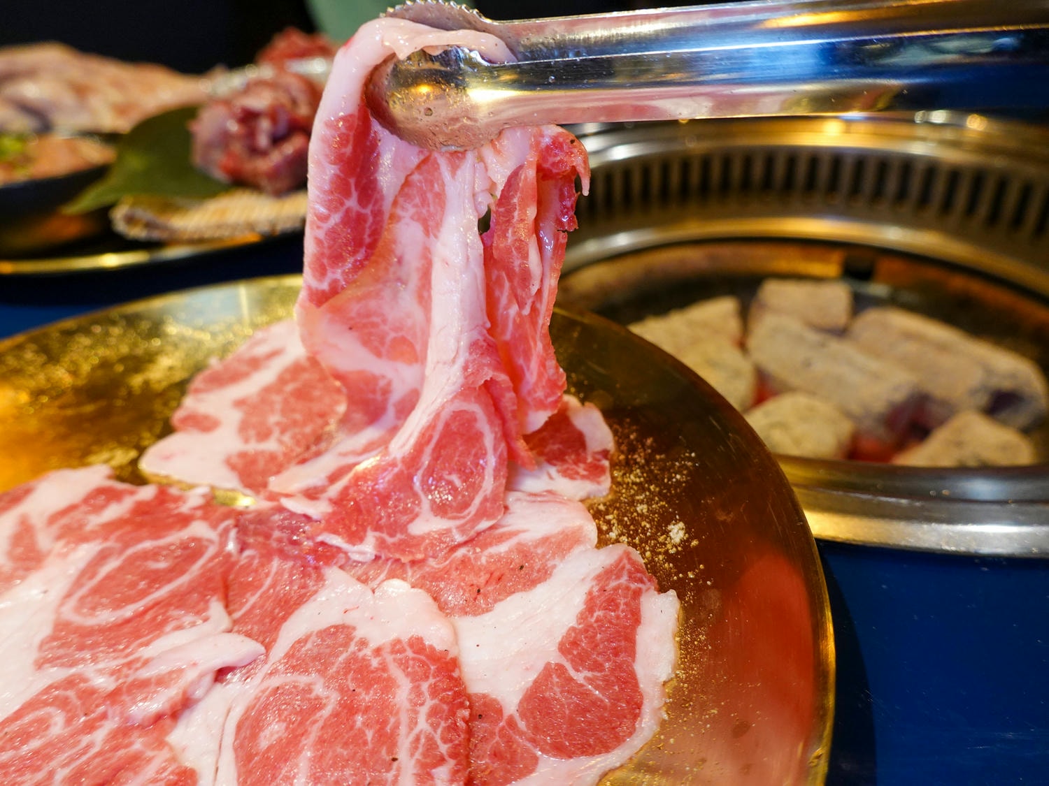 台中|298 Nikuya燒肉(復興店)》全新開幕!炭火直烤!台中最有靈魂的燒肉店開分店囉,鄰近台中車站及三井LalaPort,以音樂主題裝潢及獨立包廂。 - 第40張圖