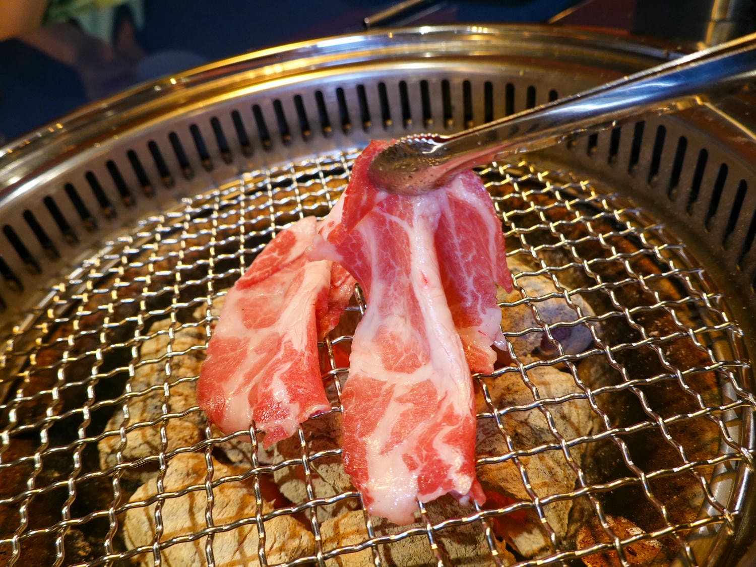 台中|298 Nikuya燒肉(復興店)》全新開幕!炭火直烤!台中最有靈魂的燒肉店開分店囉,鄰近台中車站及三井LalaPort,以音樂主題裝潢及獨立包廂。 - 第41張圖