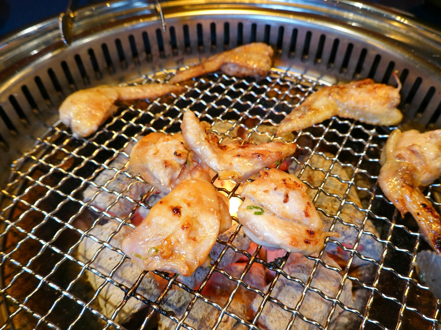 台中|298 Nikuya燒肉(復興店)》全新開幕!炭火直烤!台中最有靈魂的燒肉店開分店囉,鄰近台中車站及三井LalaPort,以音樂主題裝潢及獨立包廂。 - 第53張圖