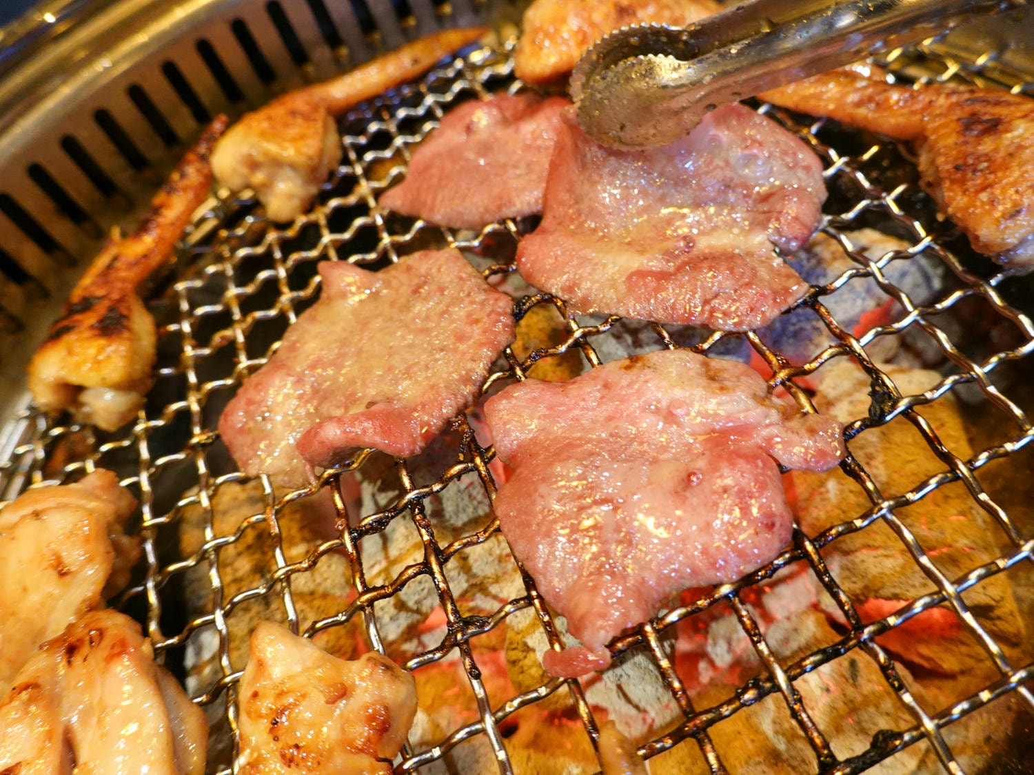 台中|298 Nikuya燒肉(復興店)》全新開幕!炭火直烤!台中最有靈魂的燒肉店開分店囉,鄰近台中車站及三井LalaPort,以音樂主題裝潢及獨立包廂。 - 第61張圖