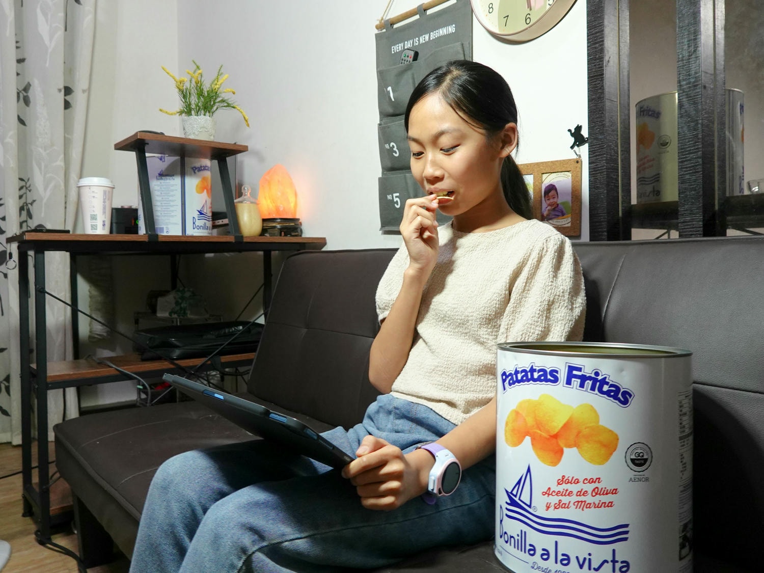 好物分享|Bonilla a la Vista 》西班牙油漆桶馬鈴薯片。進口洋芋片推薦!整顆馬鈴薯切片,橄欖油與海鹽製作成分天然,鹹香爽脆! - 第9張圖 Bonilla a la Vista油漆桶馬鈴薯片