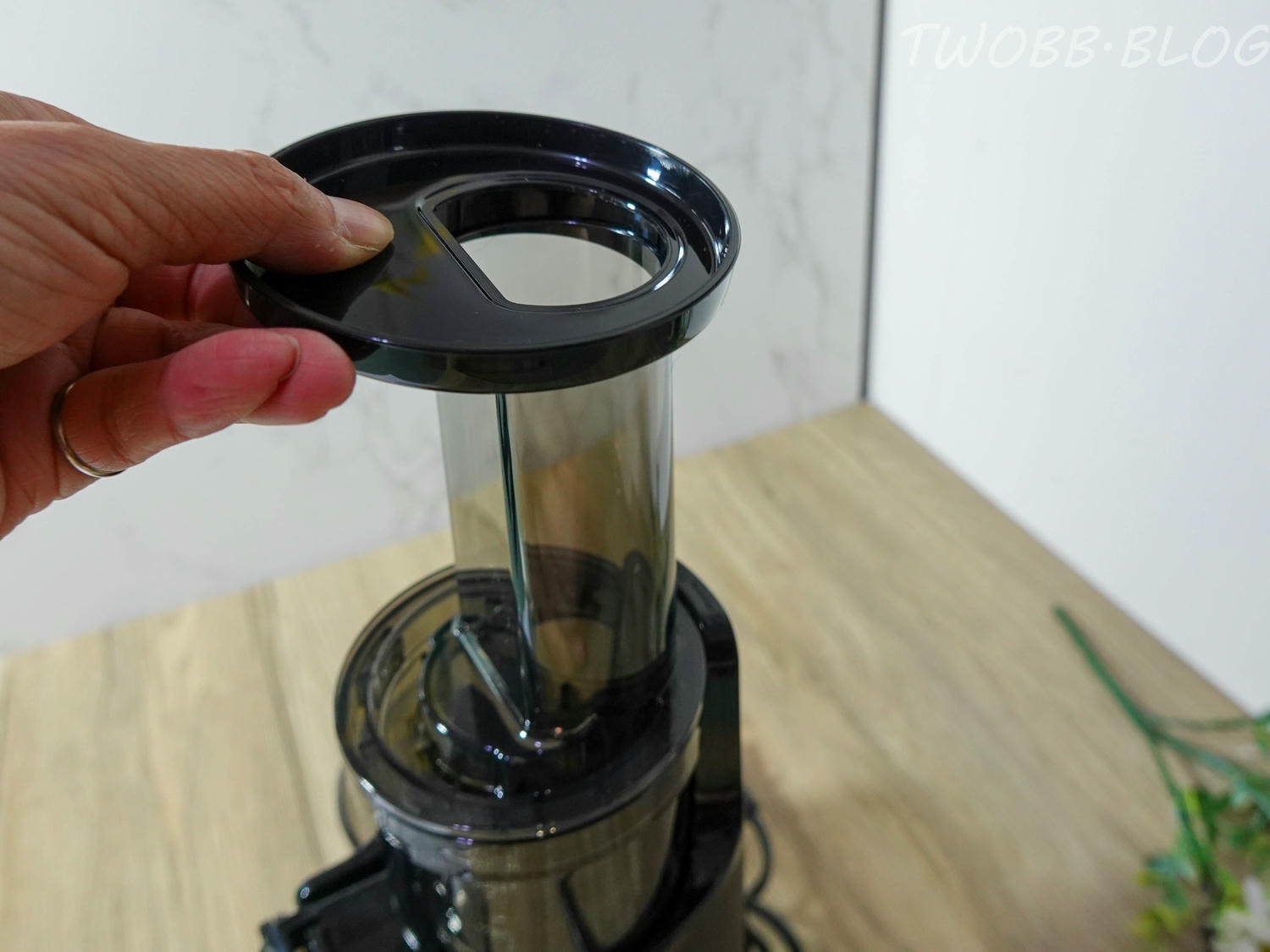 好物分享|美國富及第frigidaire- Healthy Drinks 慢磨蔬果原汁機(FKJ-S1301L 質感黑)》食物調理機推薦!低速研磨50-80轉養分不流失,體積小巧好收納,簡單使用,一機多用,還有豆漿機功能輕鬆製作天然食材。 - 第21張圖