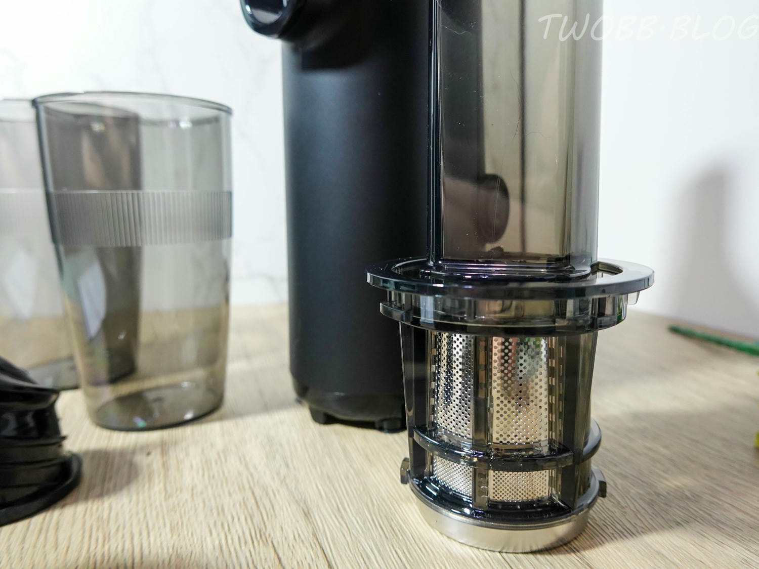 好物分享|美國富及第frigidaire- Healthy Drinks 慢磨蔬果原汁機(FKJ-S1301L 質感黑)》食物調理機推薦!低速研磨50-80轉養分不流失,體積小巧好收納,簡單使用,一機多用,還有豆漿機功能輕鬆製作天然食材。 - 第11張圖