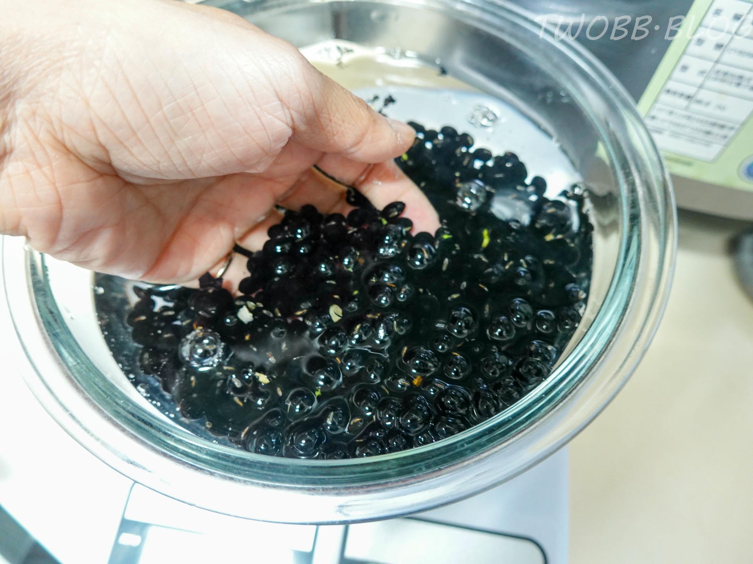 好物分享|美國富及第frigidaire- Healthy Drinks 慢磨蔬果原汁機(FKJ-S1301L 質感黑)》食物調理機推薦!低速研磨50-80轉養分不流失,體積小巧好收納,簡單使用,一機多用,還有豆漿機功能輕鬆製作天然食材。 - 第36張圖