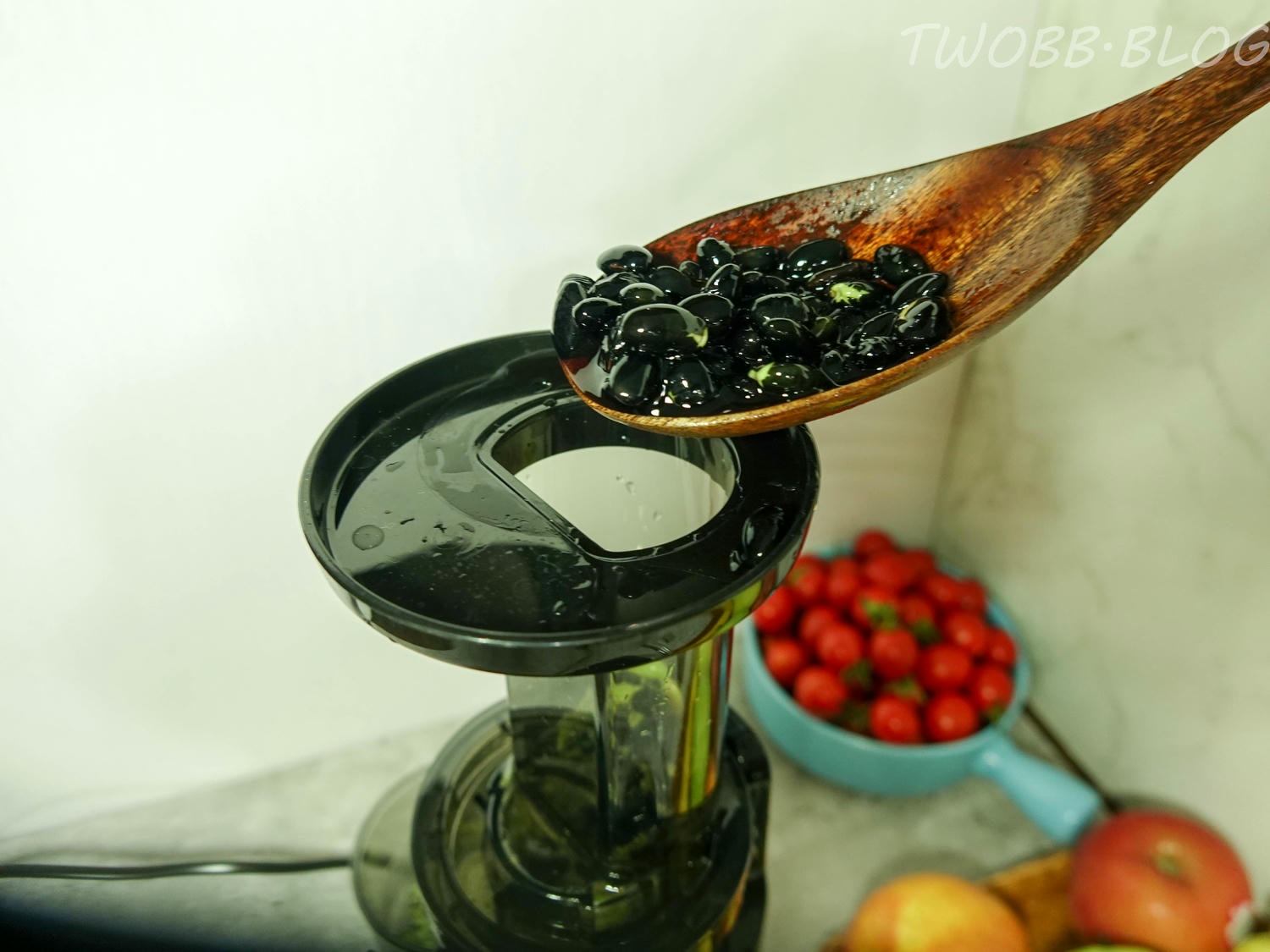 好物分享|美國富及第frigidaire- Healthy Drinks 慢磨蔬果原汁機(FKJ-S1301L 質感黑)》食物調理機推薦!低速研磨50-80轉養分不流失,體積小巧好收納,簡單使用,一機多用,還有豆漿機功能輕鬆製作天然食材。 - 第37張圖
