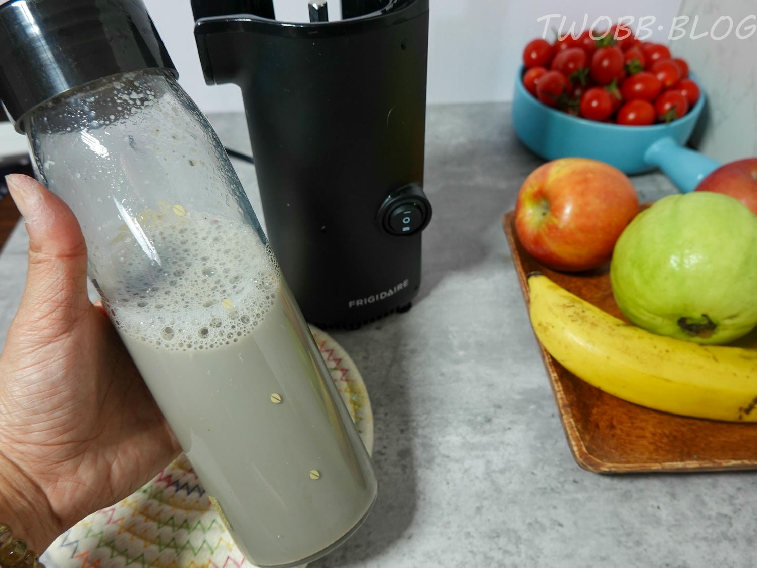 好物分享|美國富及第frigidaire- Healthy Drinks 慢磨蔬果原汁機(FKJ-S1301L 質感黑)》食物調理機推薦!低速研磨50-80轉養分不流失,體積小巧好收納,簡單使用,一機多用,還有豆漿機功能輕鬆製作天然食材。 - 第39張圖