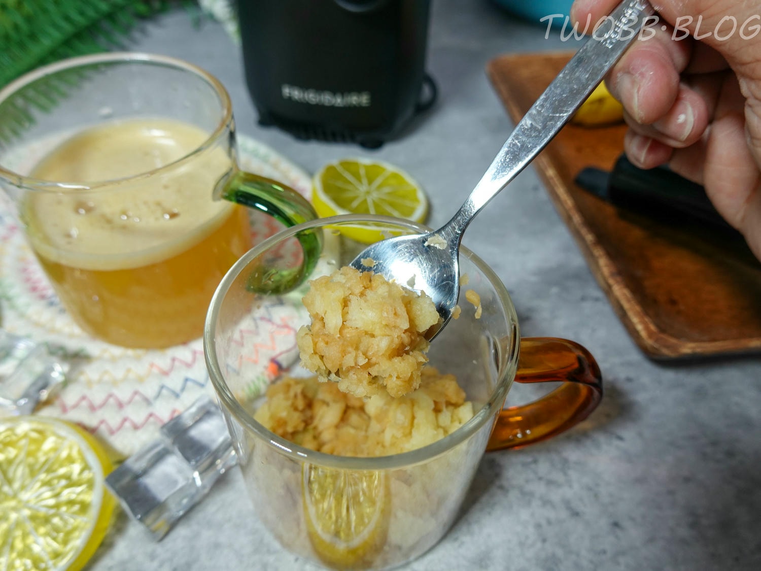 好物分享|美國富及第frigidaire- Healthy Drinks 慢磨蔬果原汁機(FKJ-S1301L 質感黑)》食物調理機推薦!低速研磨50-80轉養分不流失,體積小巧好收納,簡單使用,一機多用,還有豆漿機功能輕鬆製作天然食材。 - 第28張圖