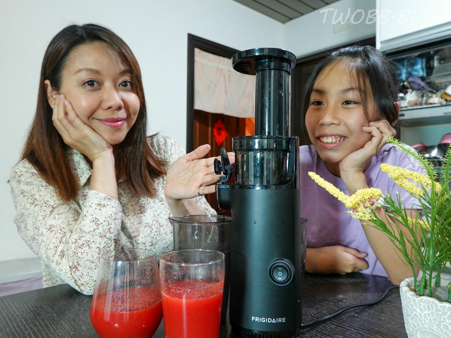 好物分享|美國富及第frigidaire- Healthy Drinks 慢磨蔬果原汁機(FKJ-S1301L 質感黑)》食物調理機推薦!低速研磨50-80轉養分不流失,體積小巧好收納,簡單使用,一機多用,還有豆漿機功能輕鬆製作天然食材。 - 第60張圖