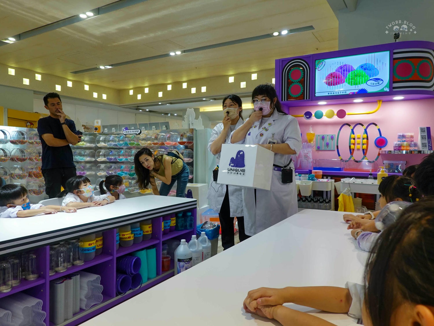 台南|UNIQUE史萊姆實驗室(南紡購物中心)》台南南紡櫃新開幕!與孩子參加一場天馬行空的旅程,大膽玩出不一樣的創意! - 第21張圖
