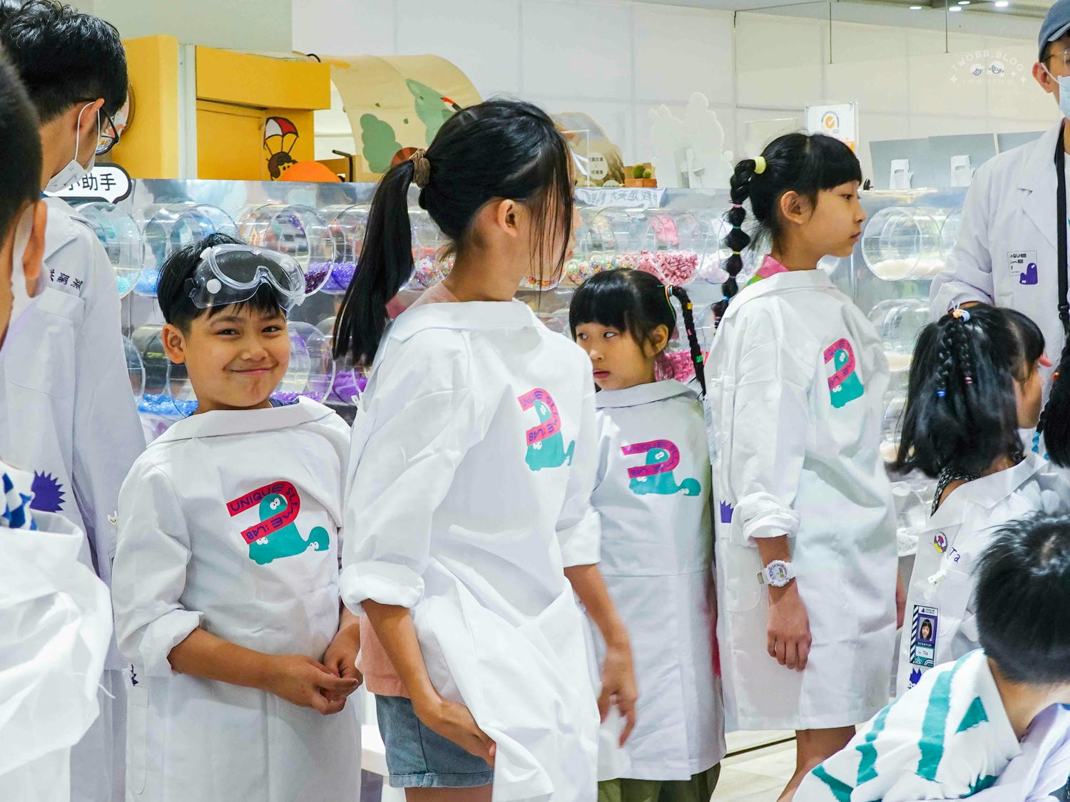 台南|UNIQUE史萊姆實驗室(南紡購物中心)》台南南紡櫃新開幕!與孩子參加一場天馬行空的旅程,大膽玩出不一樣的創意! - 第23張圖