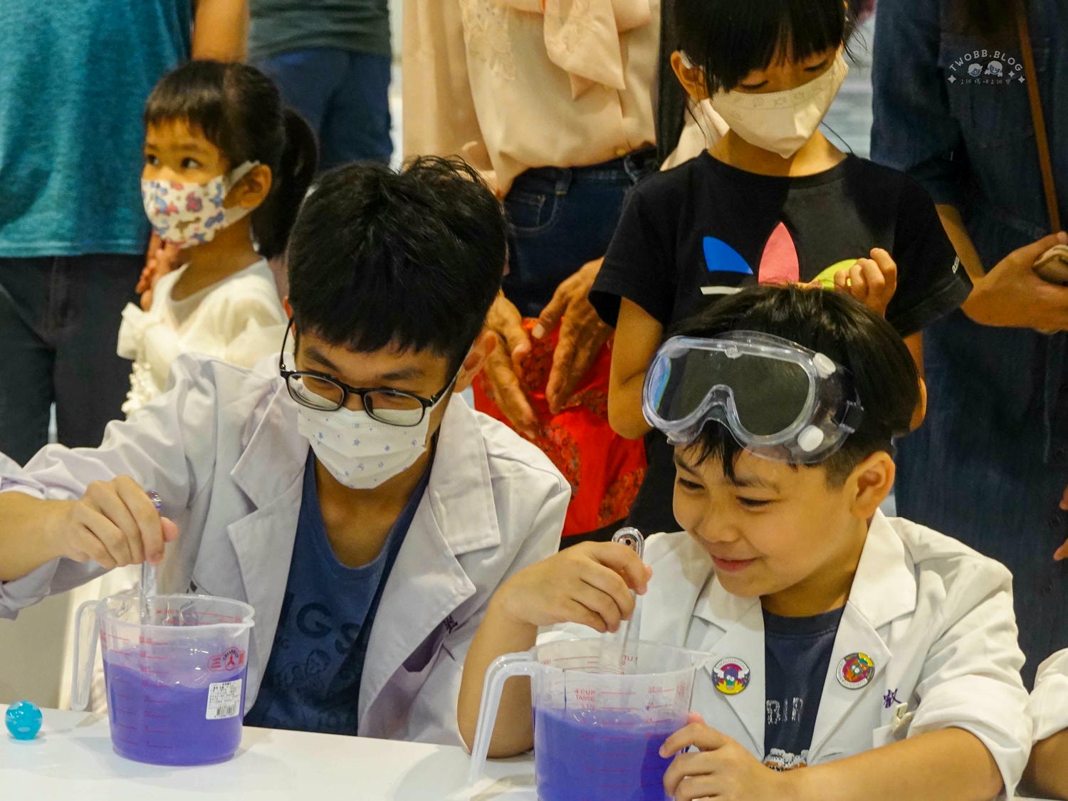 台南|UNIQUE史萊姆實驗室(南紡購物中心)》台南南紡櫃新開幕!與孩子參加一場天馬行空的旅程,大膽玩出不一樣的創意! - 第32張圖