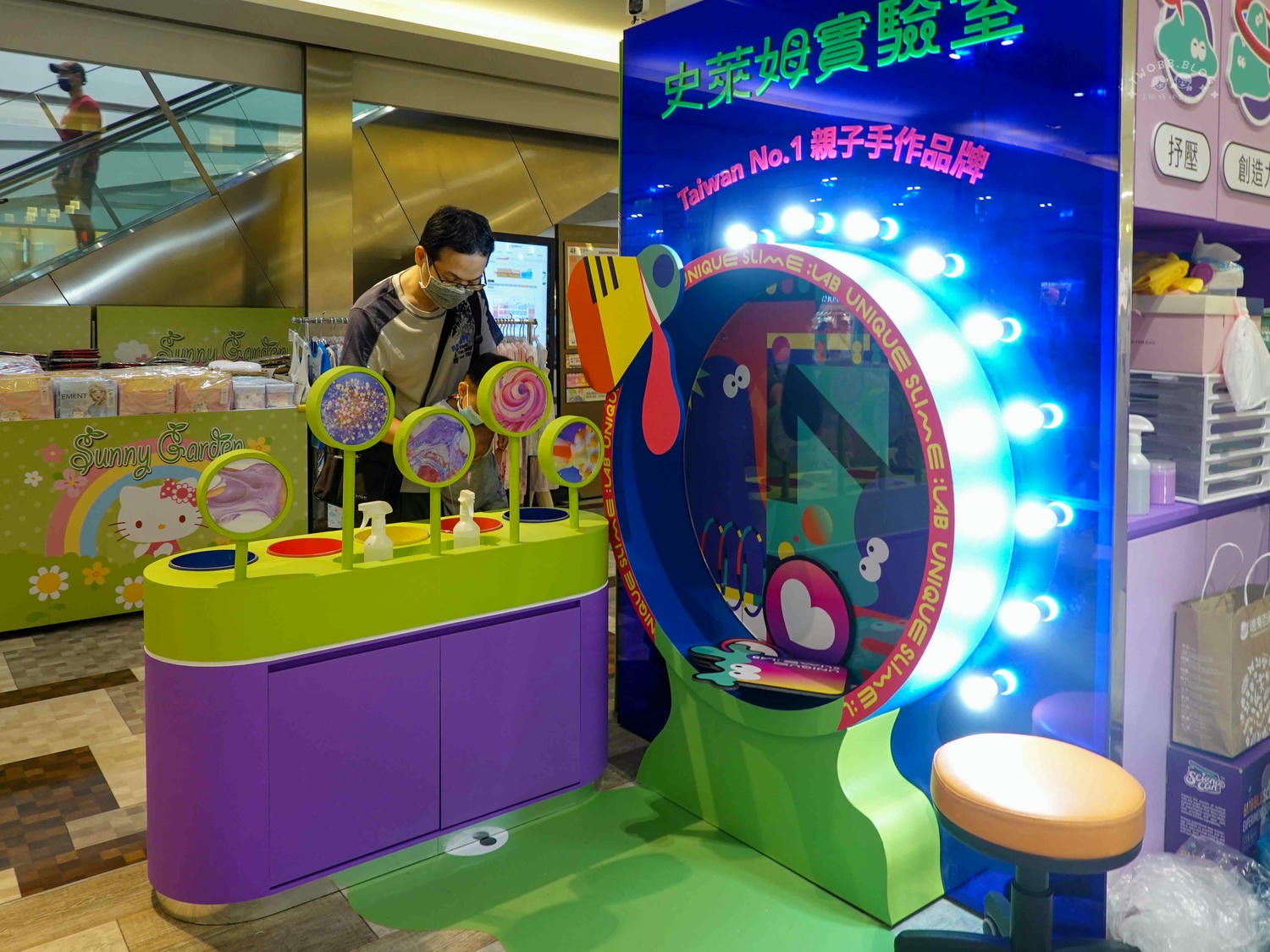 台南|UNIQUE史萊姆實驗室(南紡購物中心)》台南南紡櫃新開幕!與孩子參加一場天馬行空的旅程,大膽玩出不一樣的創意! - 第10張圖