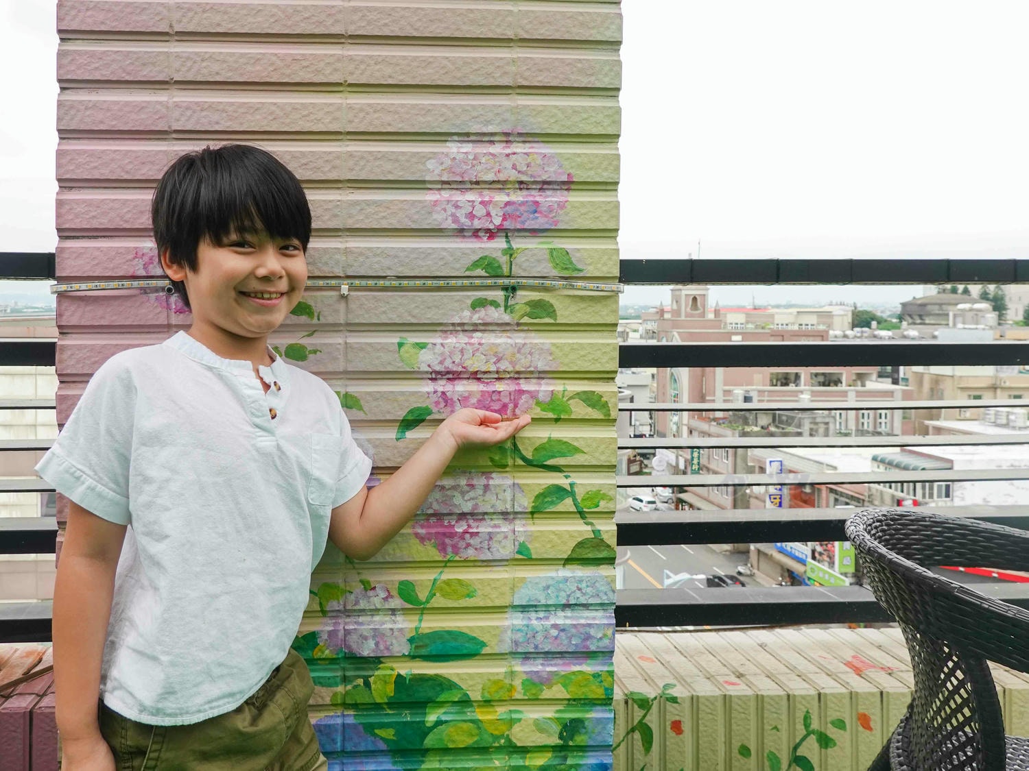 桃園|大園101景觀餐廳》全亞洲最高,桃園美食推薦!近距離欣賞飛機的景觀餐廳!有牆面彩繪及造景,白天與夜景各自美麗。 - 第25張圖