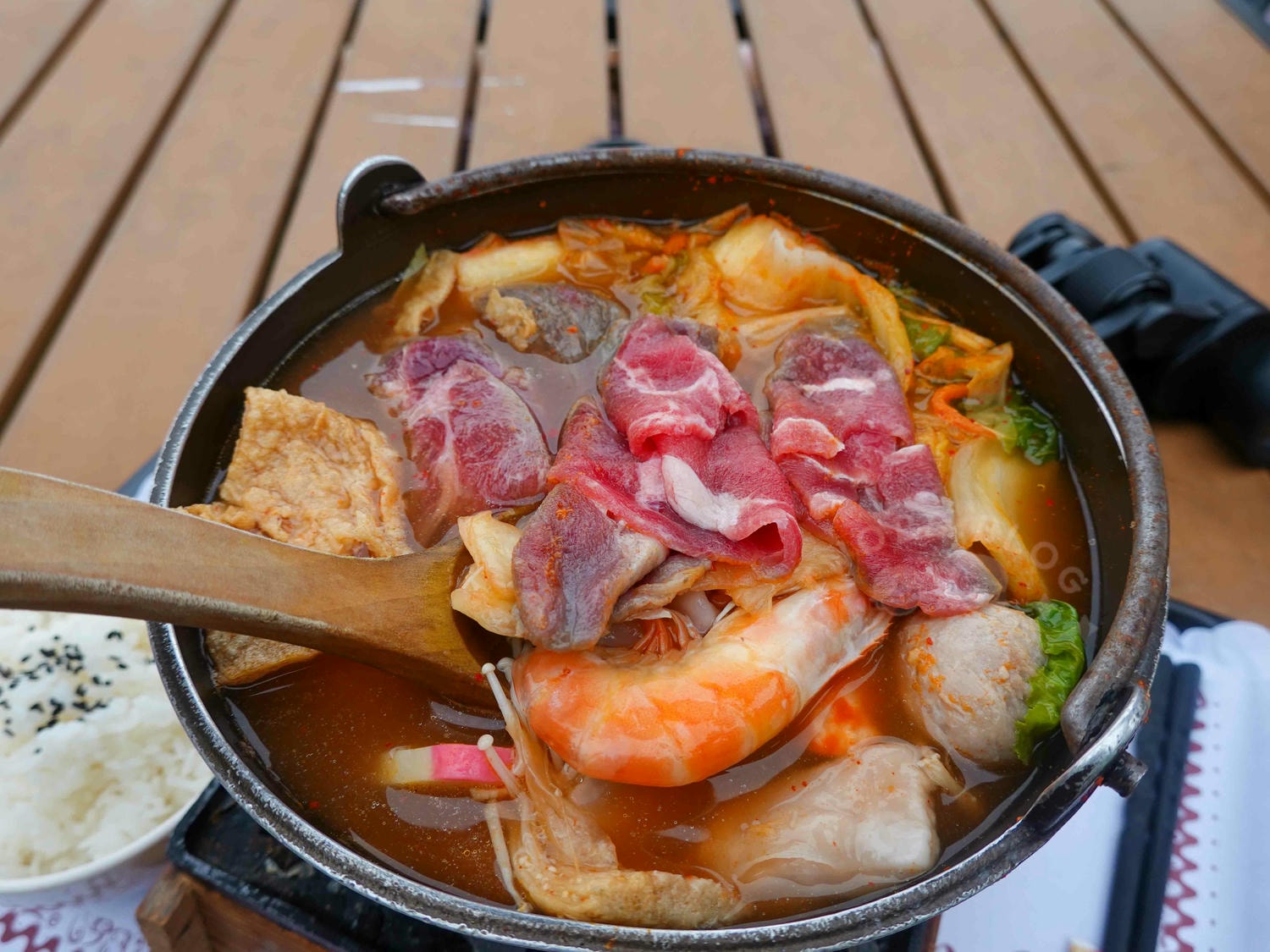 桃園|大園101景觀餐廳》全亞洲最高,桃園美食推薦!近距離欣賞飛機的景觀餐廳!有牆面彩繪及造景,白天與夜景各自美麗。 - 第52張圖